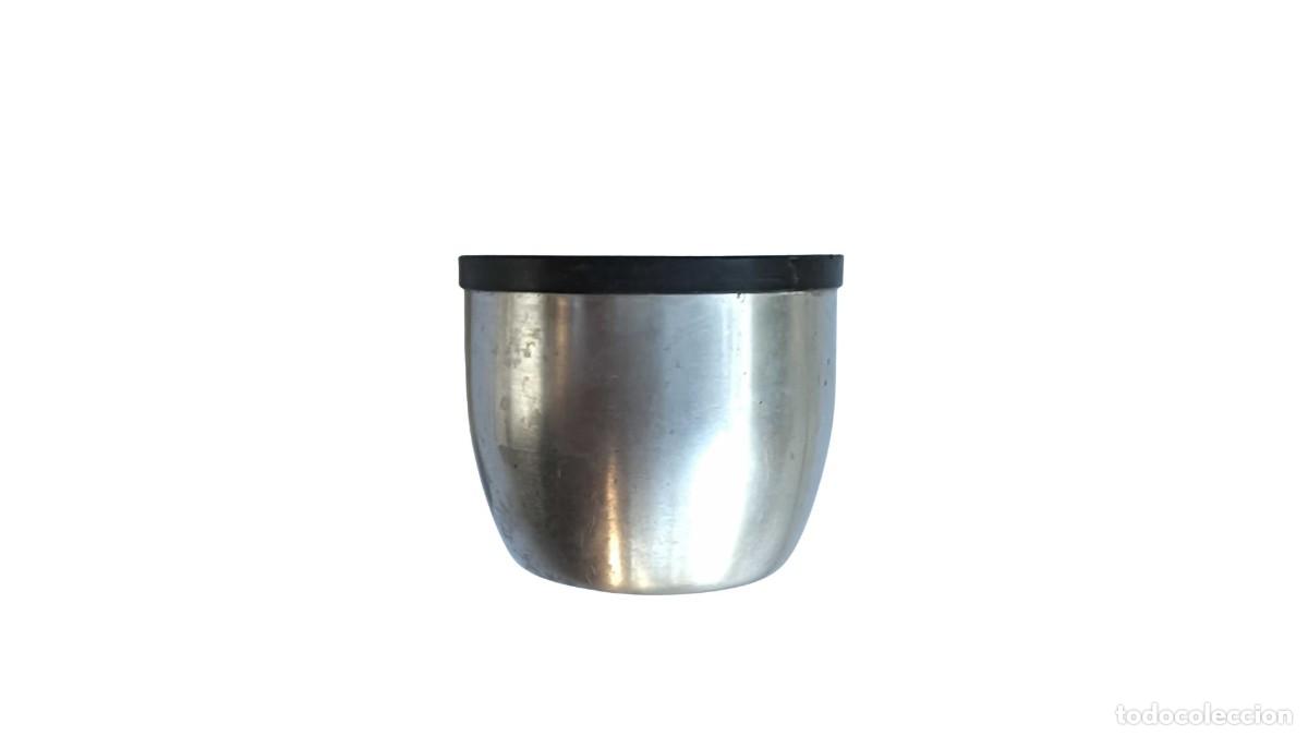 Vintage: TAPA-VASO DE ACERO INOXIDABLE PARA GARRAFA T&Eacute;RMICA - A&Ntilde;OS 90/2000