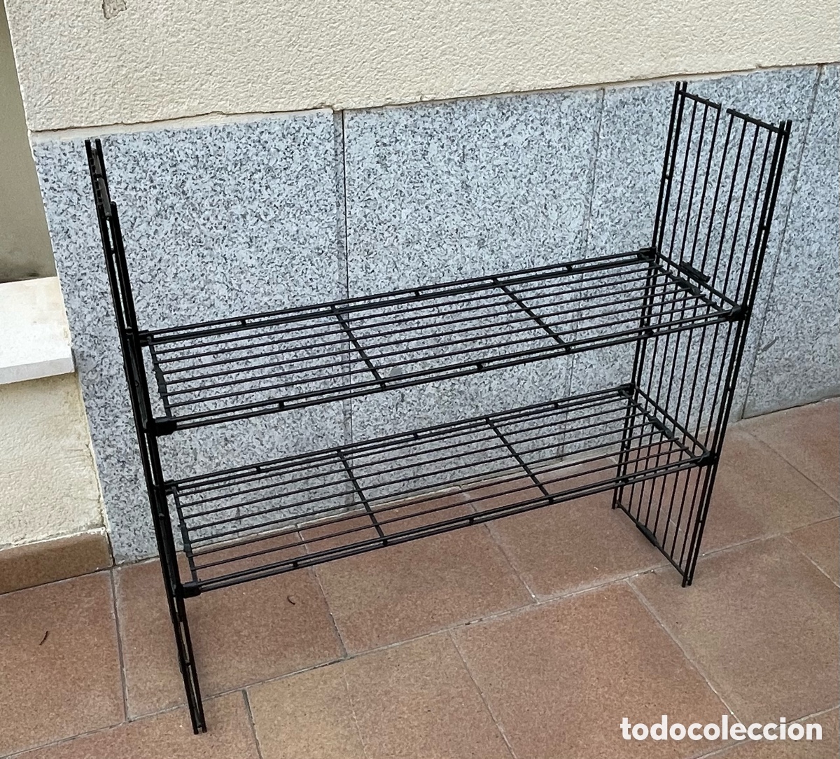Vintage: Estanter&iacute;a modular met&aacute;lica negra cuatro m&oacute;dulos.