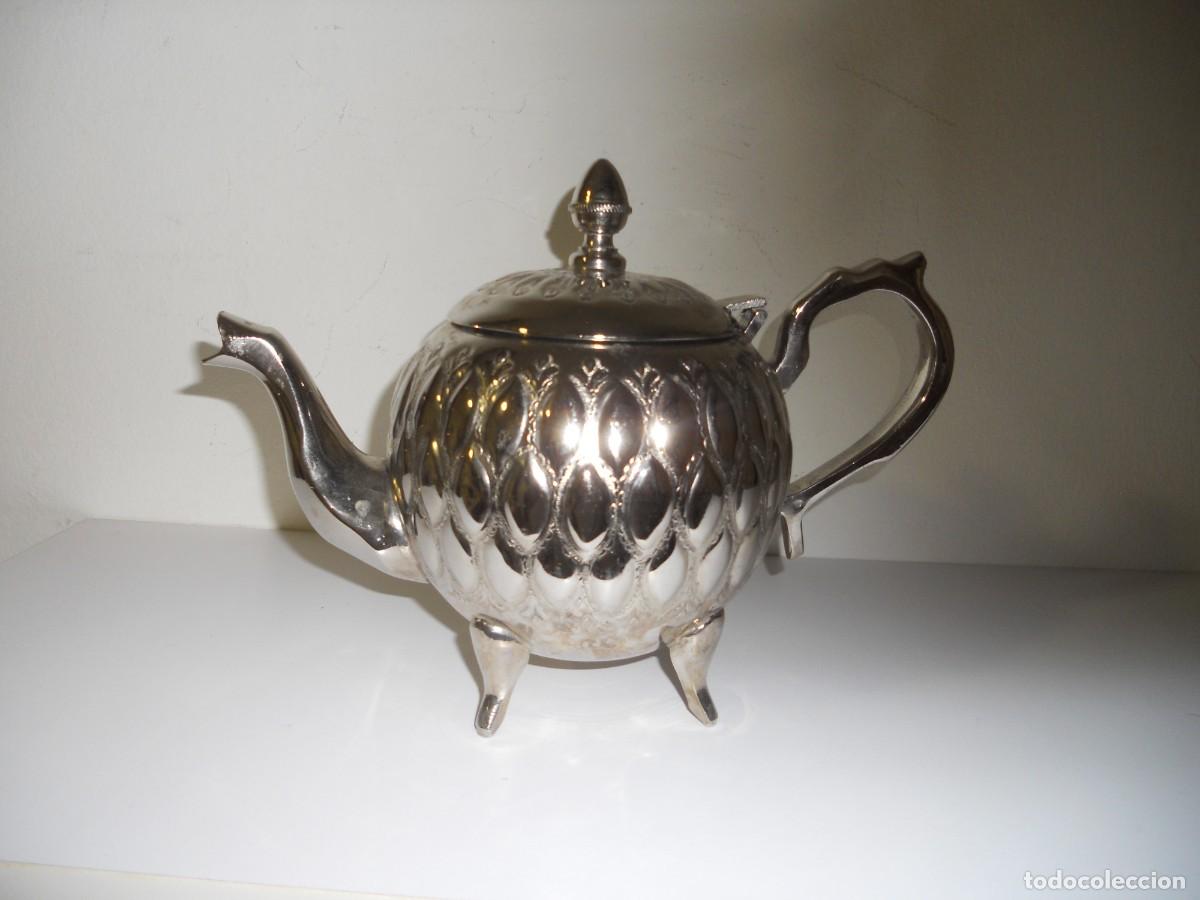Vintage: TETERA PLATEADA CON EL SELLO DEL FABRICANTE
