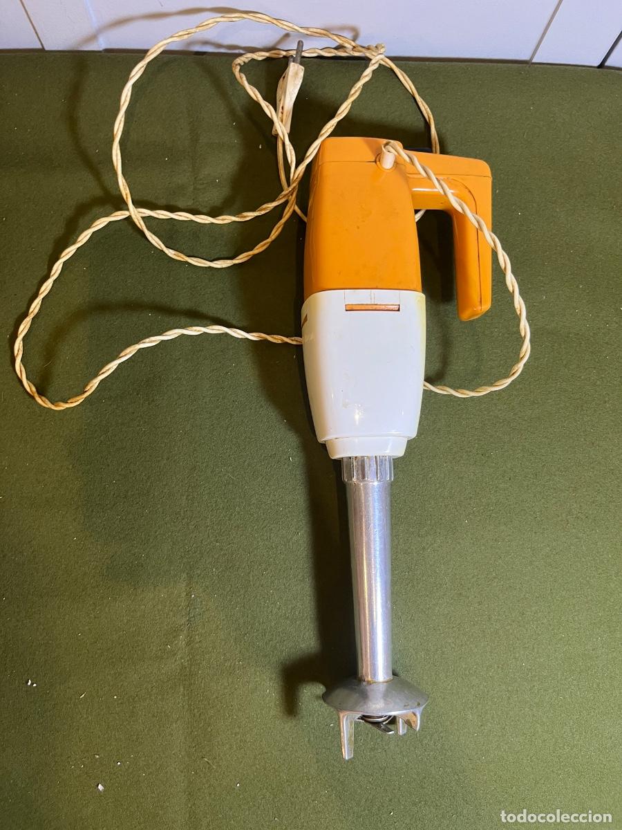 Vintage: Batidora de brazo Taurus Super Robot MP1F vintage 150W naranja y blanca fabricada en Espa&ntilde;a a&ntilde;os 70