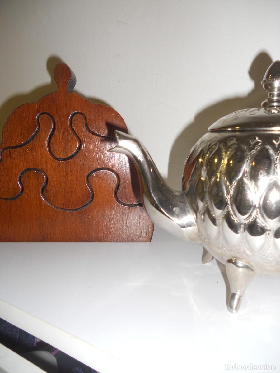 Vintage: TETERA PLATEADA CON EL SELLO DEL FABRICANTE