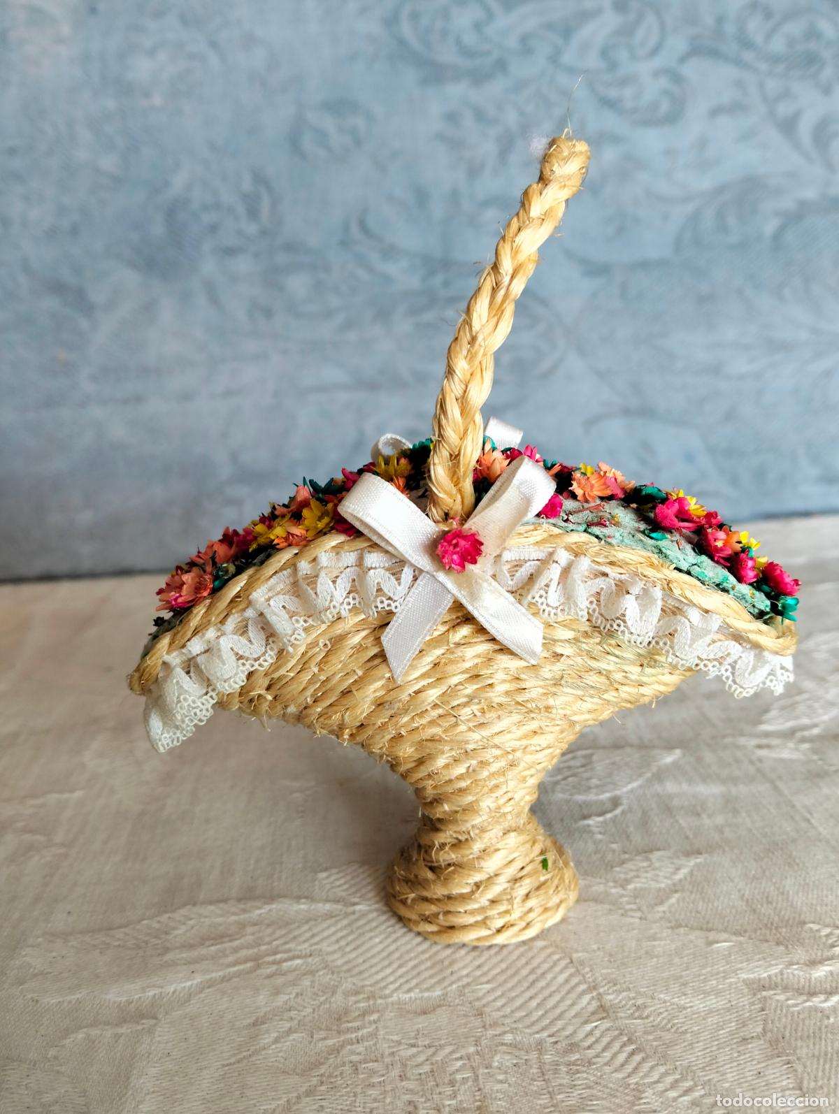 Vintage: Cesto decorativo de mimbre o tejido natural con flores miniatura cestito vintage