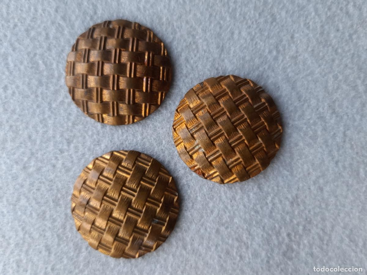 Vintage: Lote de 3 Botones Antiguos de Metal.