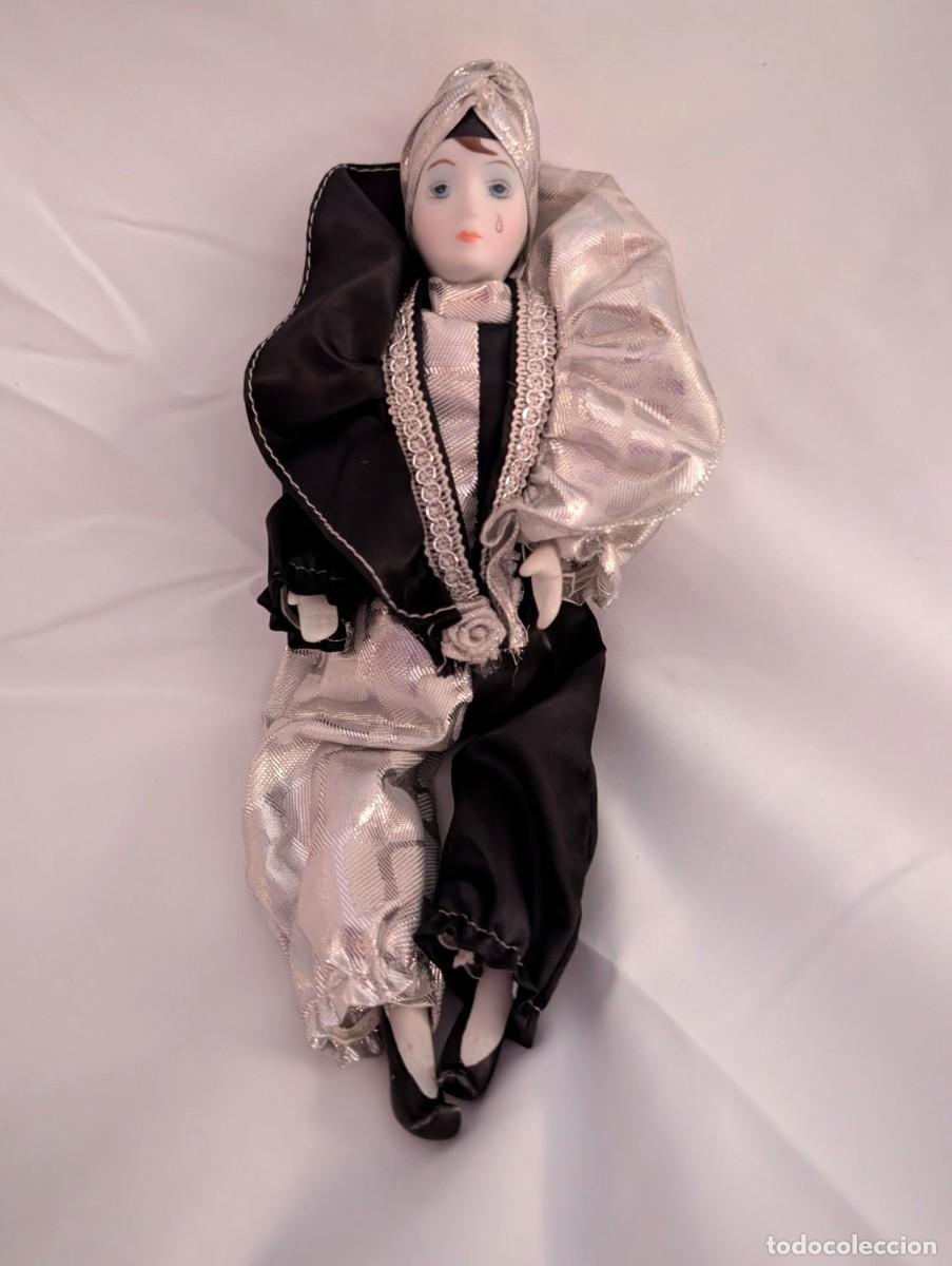 Vintage: Mu&ntilde;eca Pierrot de porcelana con cuerpo de tela 23 cm traje negro y plata vintage