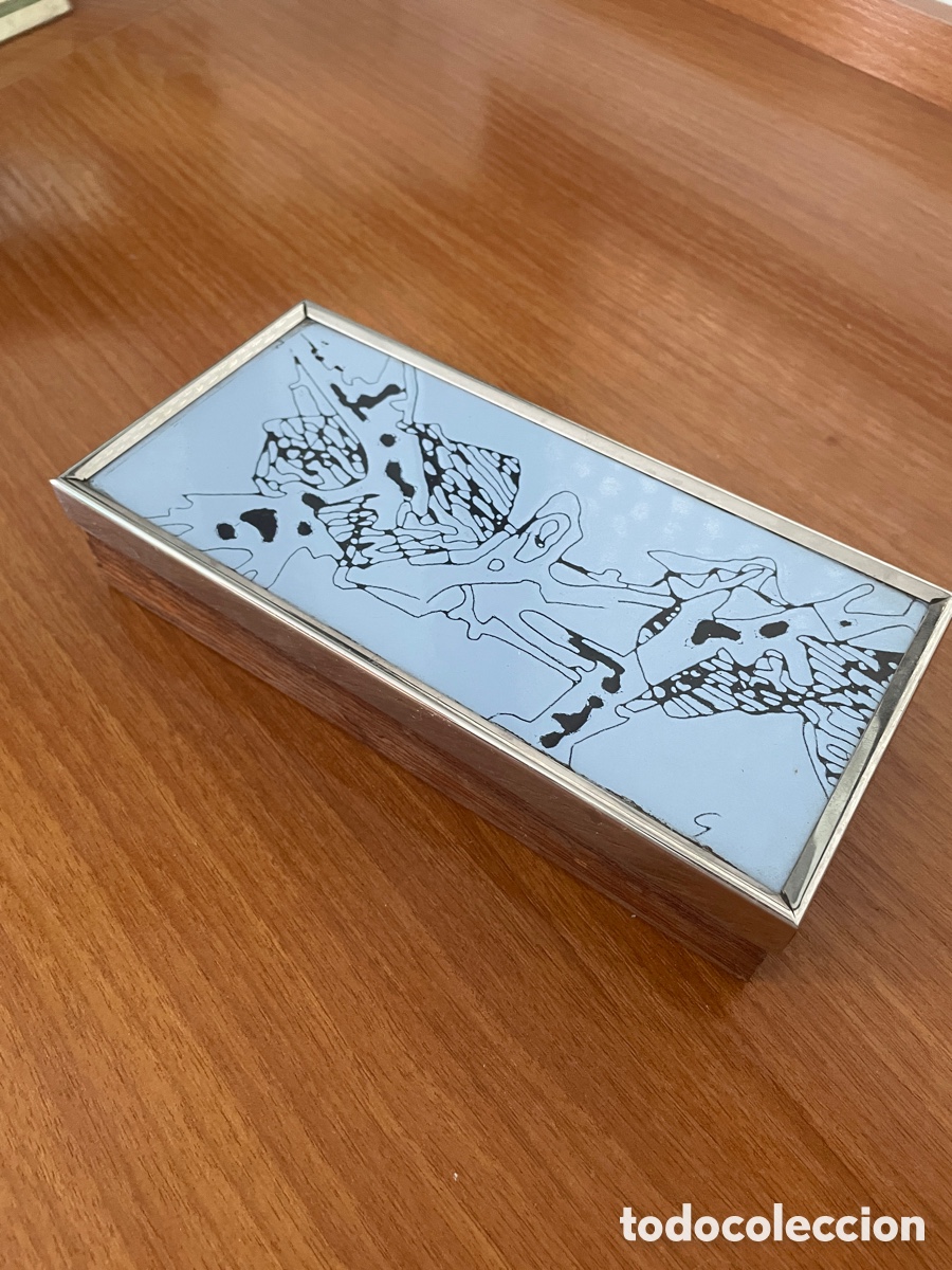 Vintage: Caja de madera con cubierta de metal para escritorio o joyas