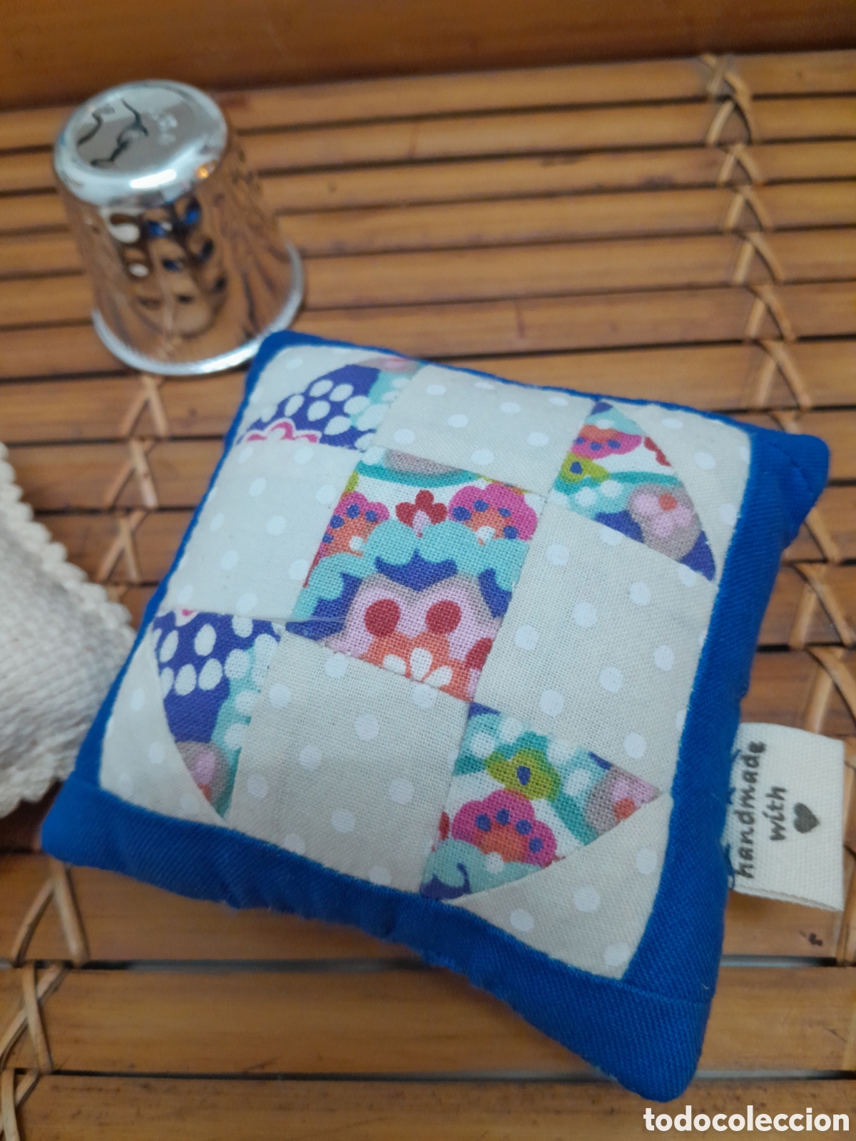 Vintage: Dos alfileteros uno de patchwork y otro de punto de cruz - Foto 4