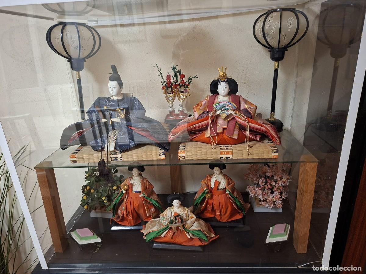 Vintage: Espectacular conjunto japon&eacute;s Hina Ningyō (雛人形) en vitrina &ndash; 5 figuras