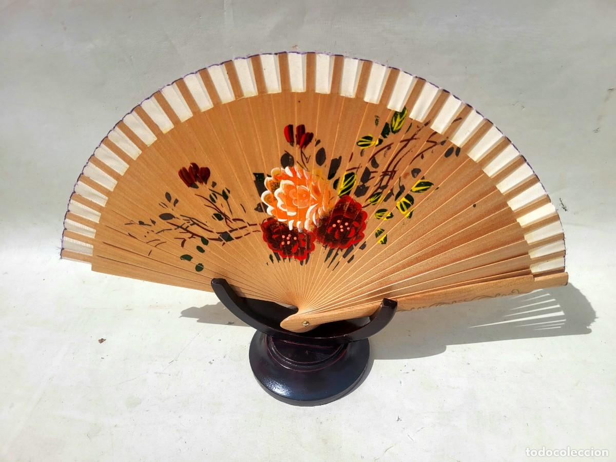 Vintage: Abanico pintado a mano con suporte de madera