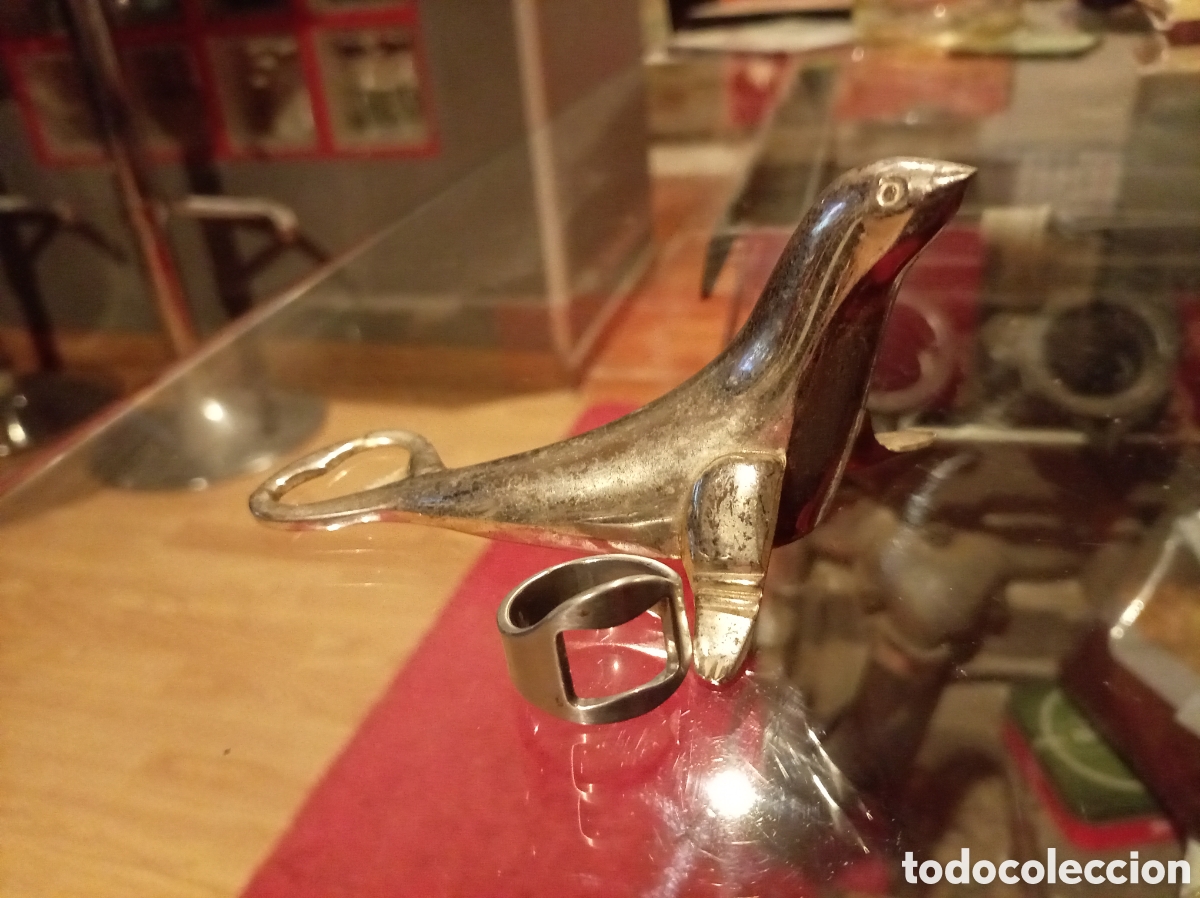 Vintage: Anillo y abrebotellas curioso