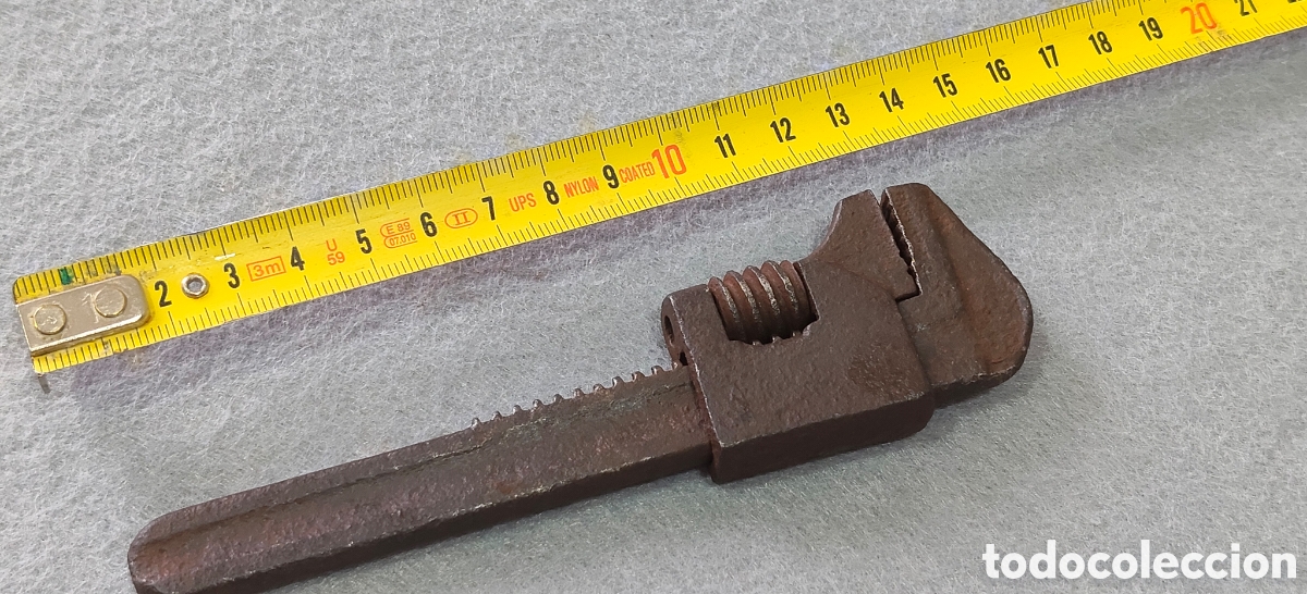 Vintage: TOODO UN CLASICO LLAVE GRIFA MIY PEQUE&Ntilde;A MIDE 14CM ABRE Y CIERRA BIEN (MUYBUENA CONSERVACION)
