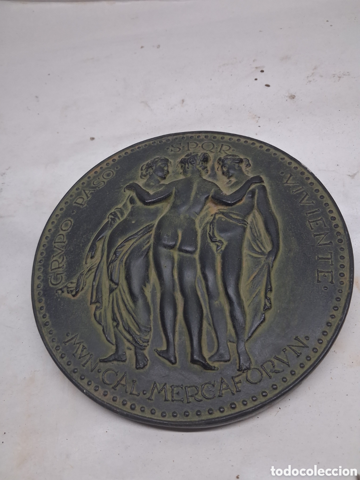Vintage: roset&oacute;n conmemorativo grupo paso viviente
