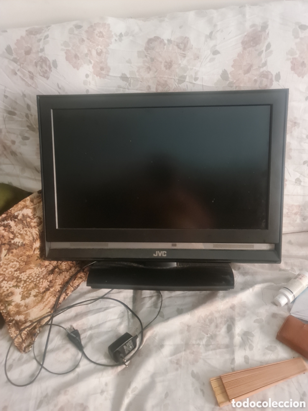 Vintage: JVC 26&rdquo; HD Ready &ndash; Mando original + Adaptador incluido