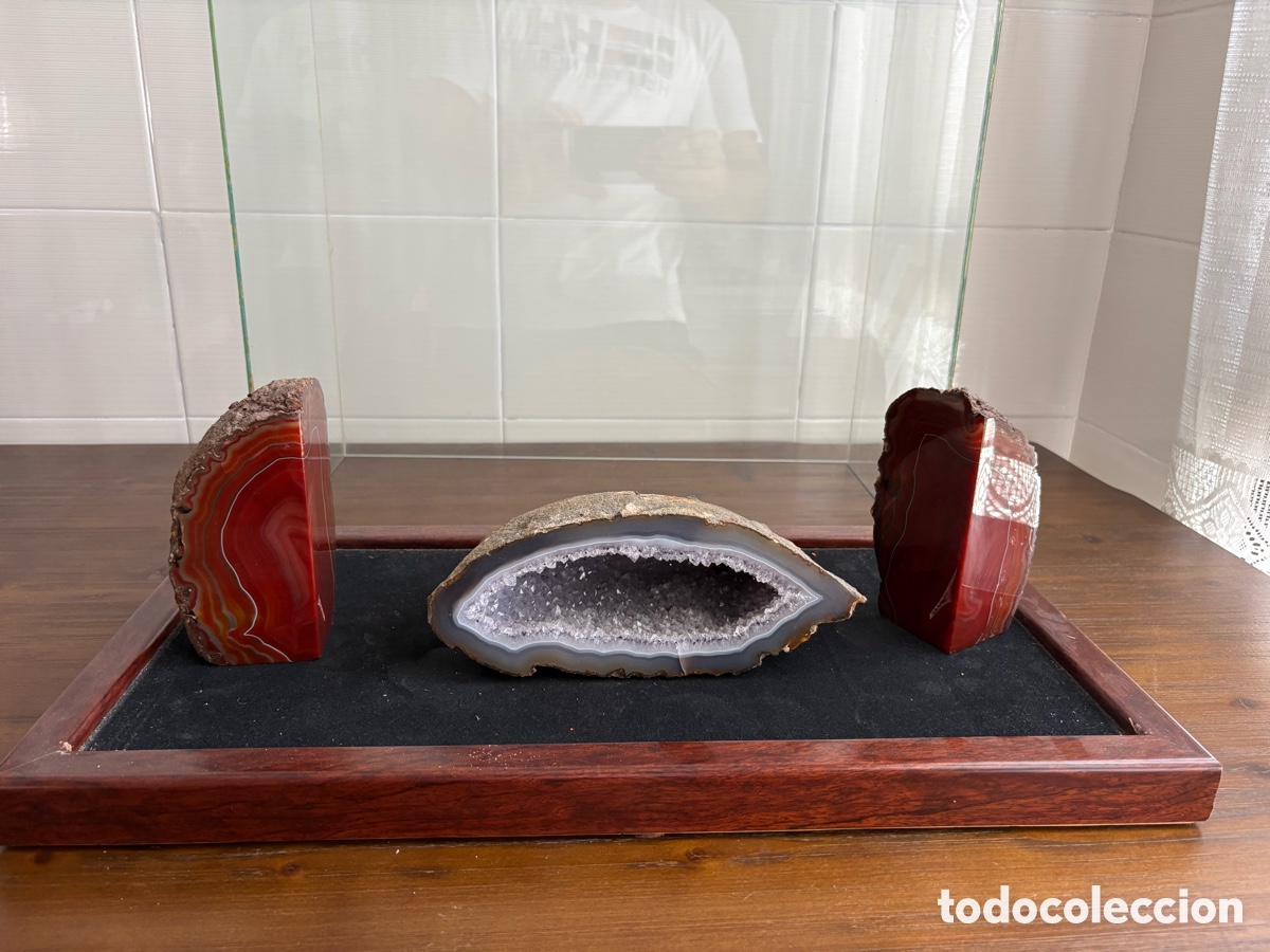 Vintage: Vitrina de cristal con &aacute;gatas naturales y geoda de amatista &ndash; Decoraci&oacute;n mineral