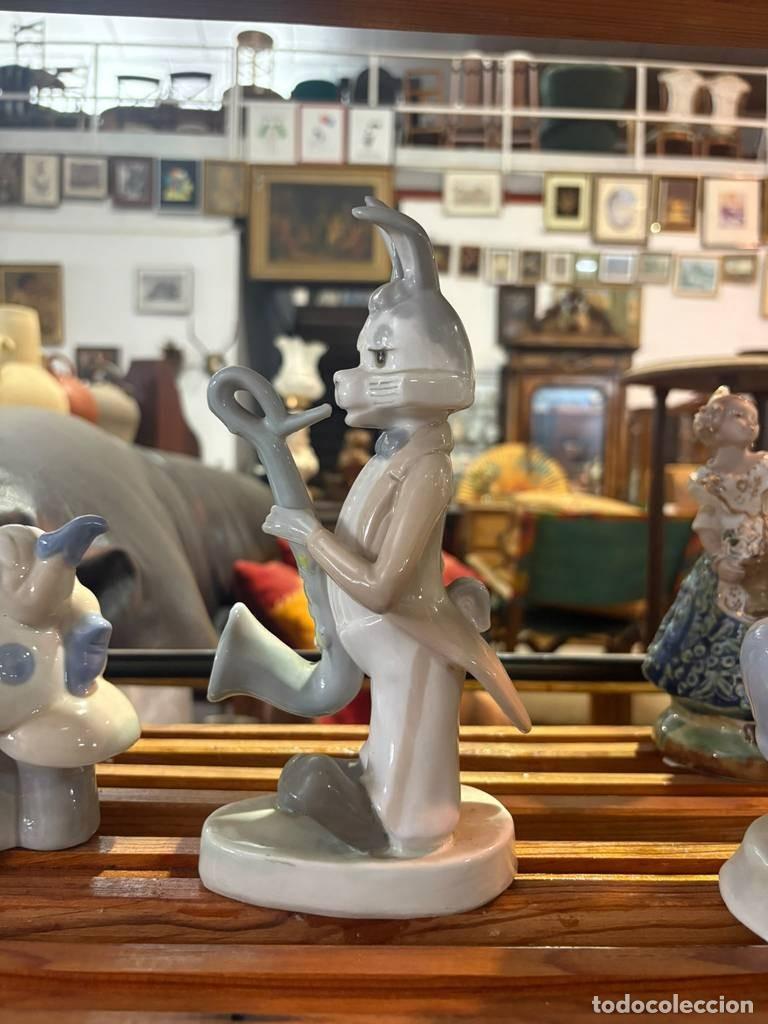 Vintage: FIGURA CONEJO CON SAXOF&Oacute;N - Foto 3