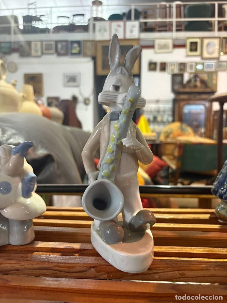 Vintage: FIGURA CONEJO CON SAXOF&Oacute;N - Foto 4