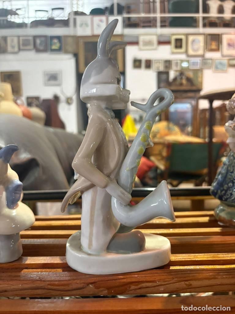 Vintage: FIGURA CONEJO CON SAXOF&Oacute;N - Foto 5