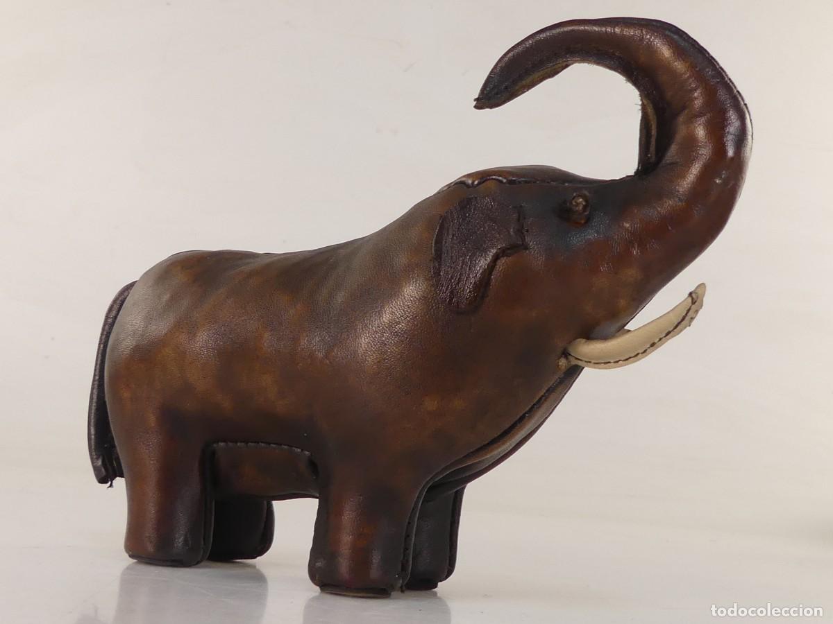 Vintage: BONITA FIGURA DE ELEFANTE DE CUERO PIEL RELLENA CON ARENA
