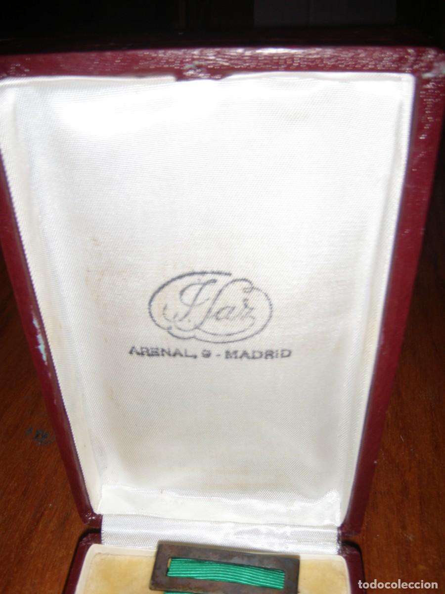 Vintage: ESTUCHE CON MEDALLA Y PIN AL MERITO SINDICAL - Foto 3