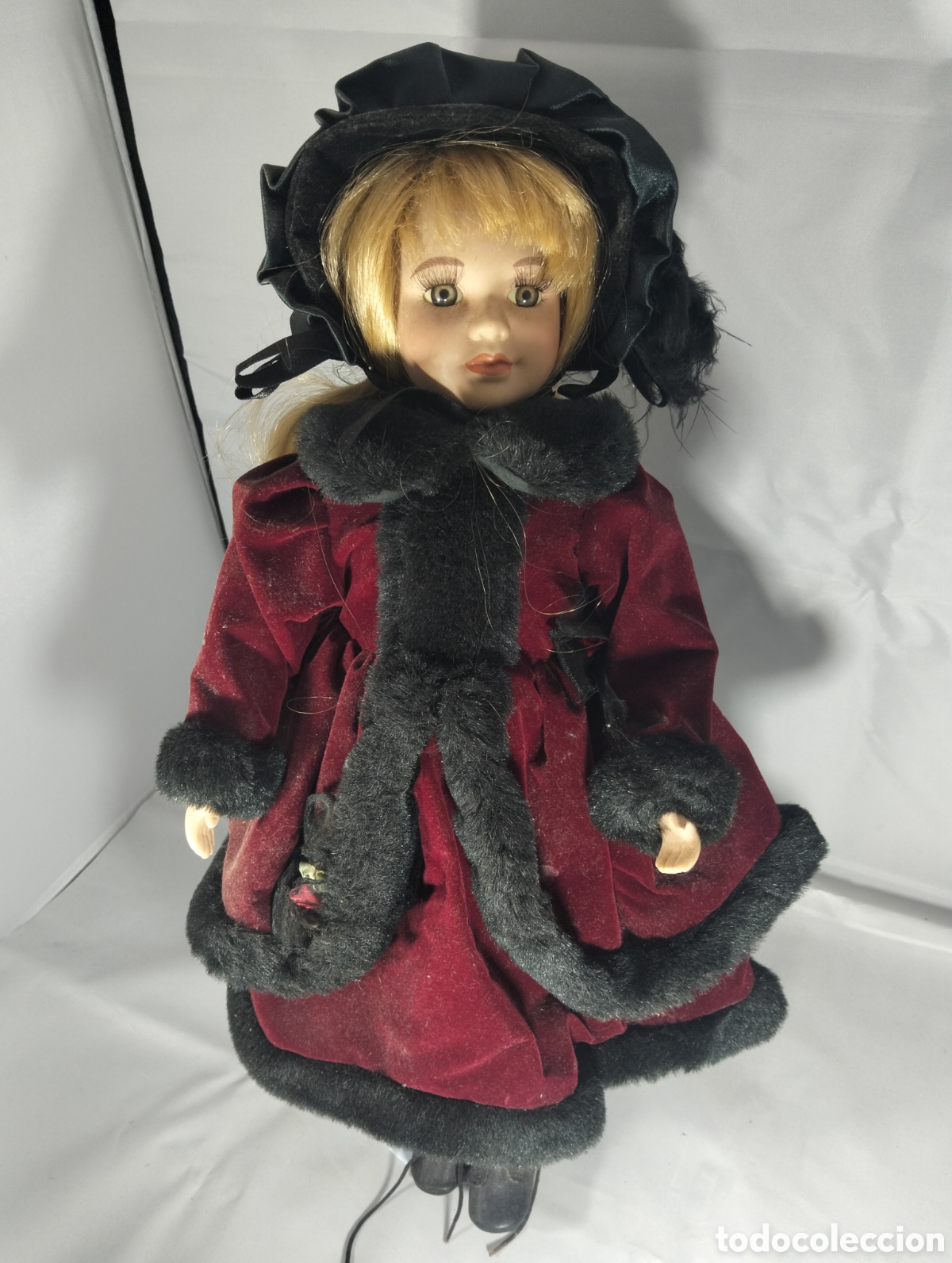 Vintage: Mu&ntilde;eca Alexandra Design Fragrance Limited Edition Collectible Porcelain Doll del a&ntilde;o 2000.