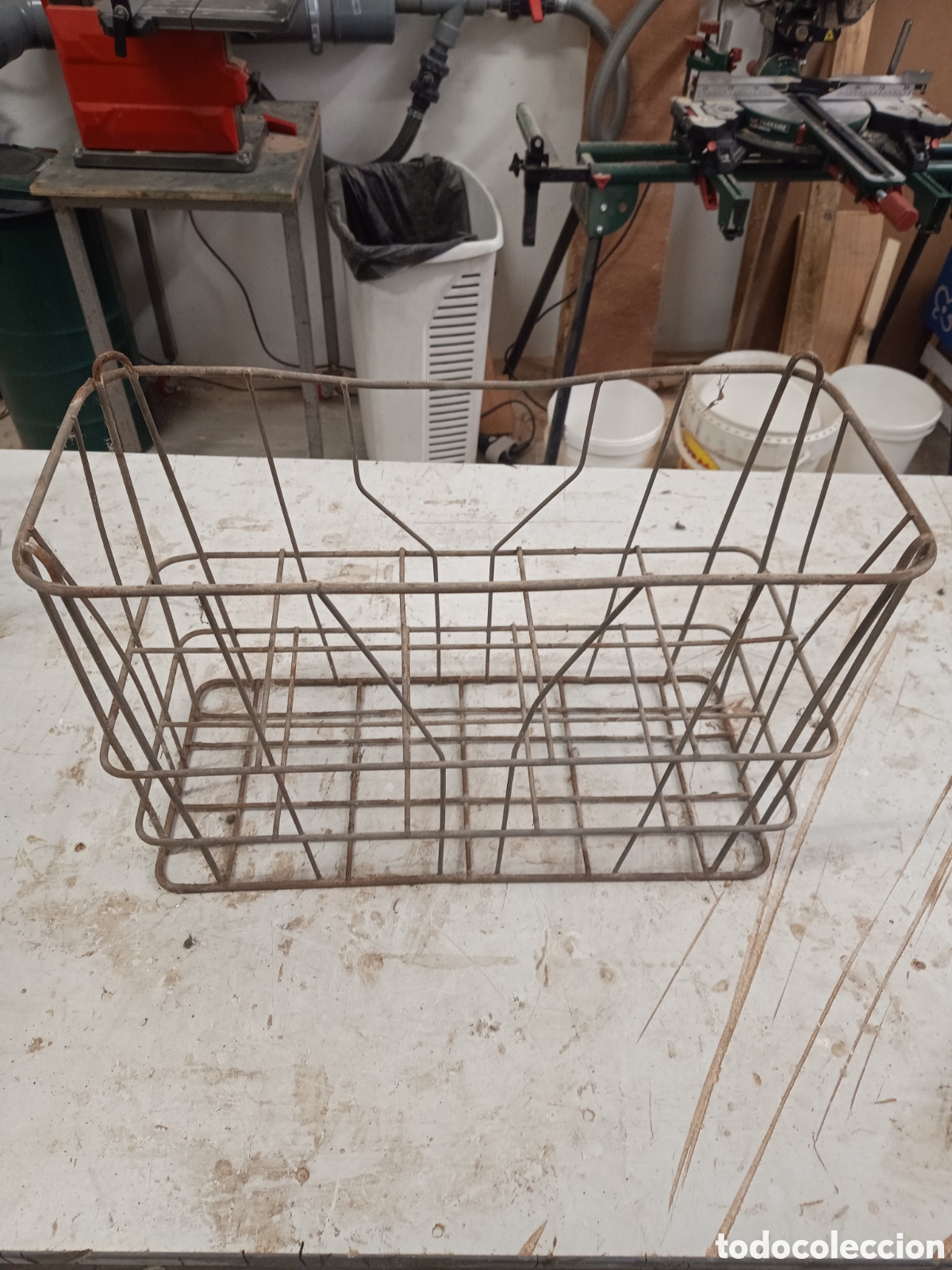 Vintage: CAJA O CESTA PARA BOTELLAS EN METAL