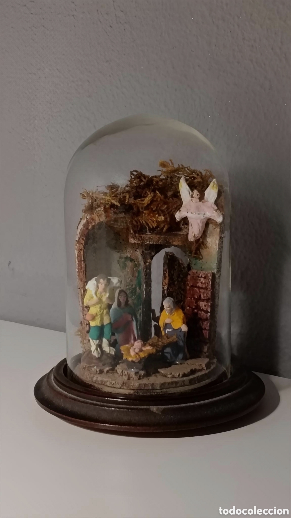 Vintage: Bel&eacute;n antiguo bajo fanal de cristal con peana de madera &ndash; Vintage
