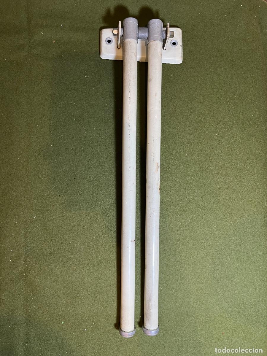 Vintage: Toallero de pared abatible vintage de aluminio | Doble barra m&oacute;vil 40 cm
