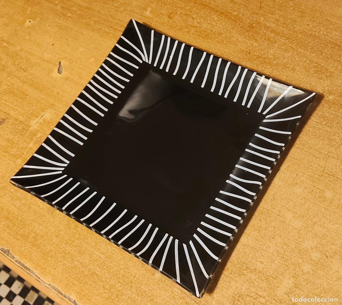 Vintage: plato cuadrado negro con rayas blancas - decorativo - vintage