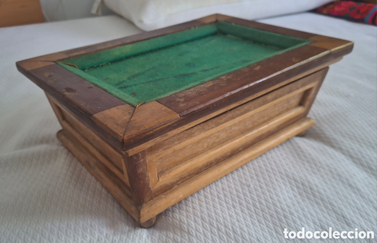 Vintage: CAJA ANTIGUA CON FORMA DE MESA DE BILLAR