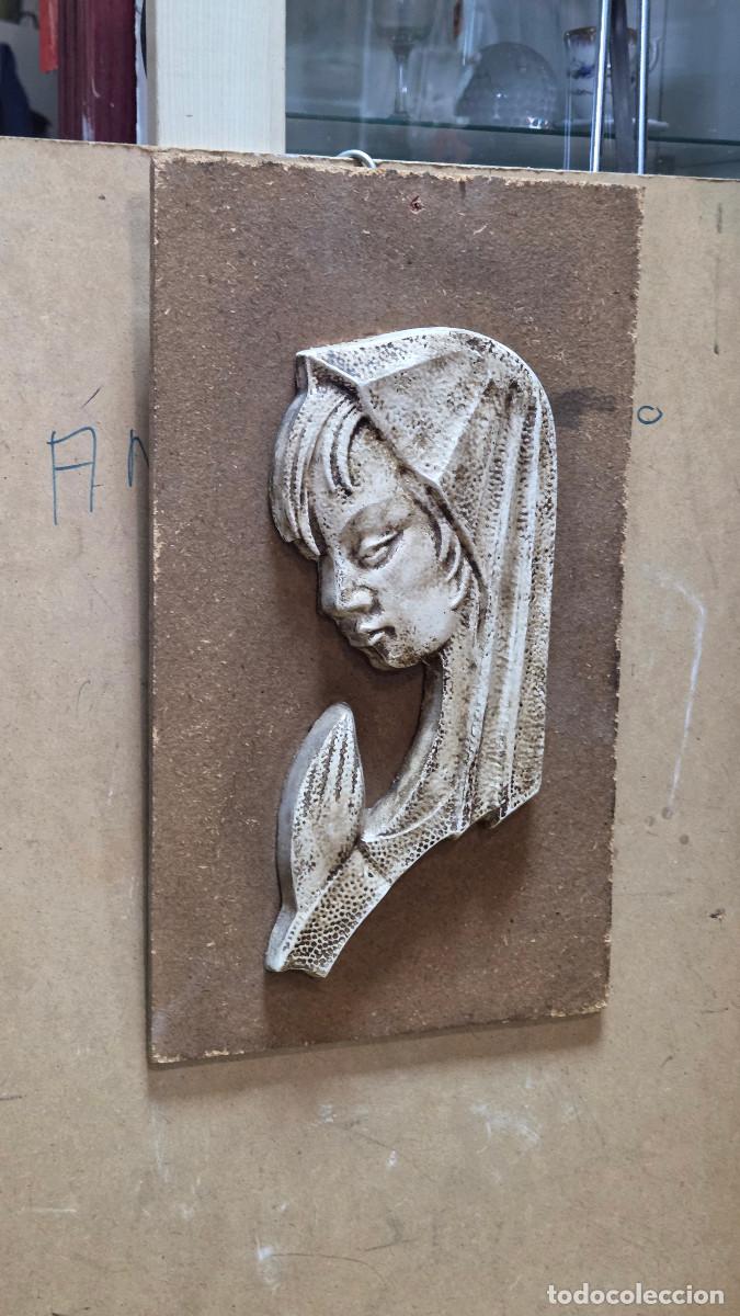 Vintage: cuadro con virgen de ceramica