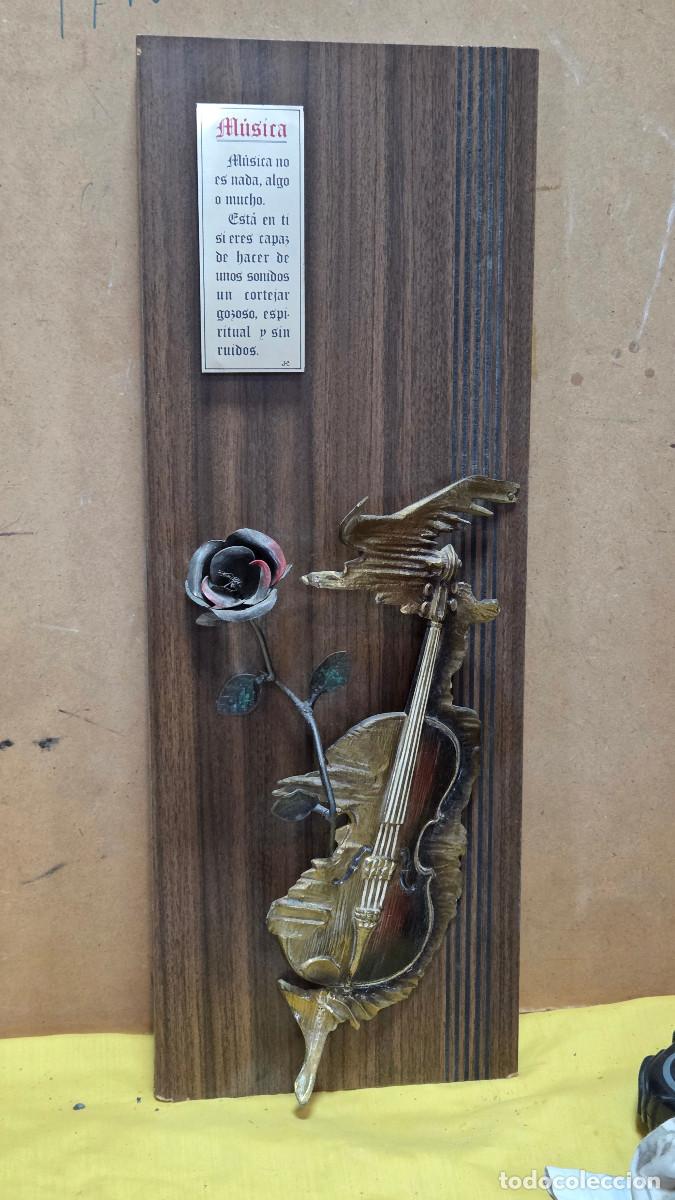 Vintage: cuadro con violin de bronce