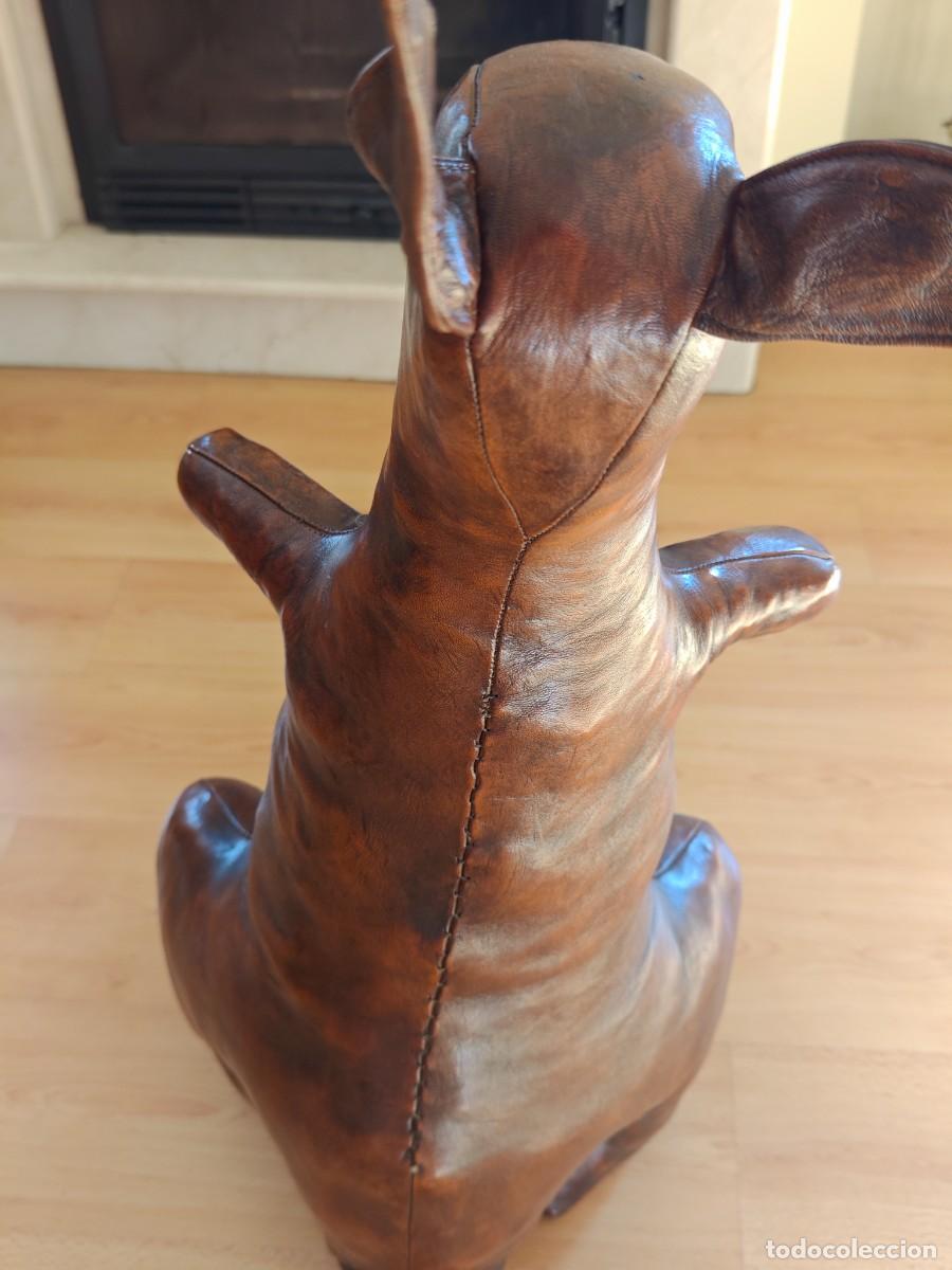 Vintage: Revistero de piel. Forma de canguro. - Foto 5