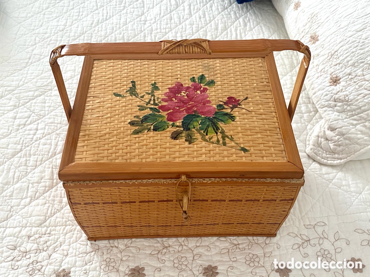 Vintage: Costurero vintage de bamb&uacute; pintado a mano