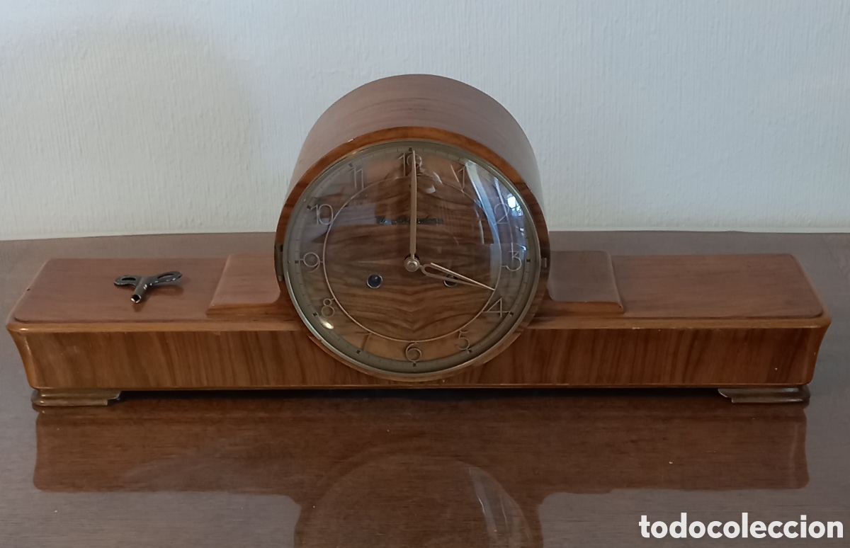 Vintage: Reloj sobremesa Union Relojera Suiza. Mide 60 x 23 x12 cm.