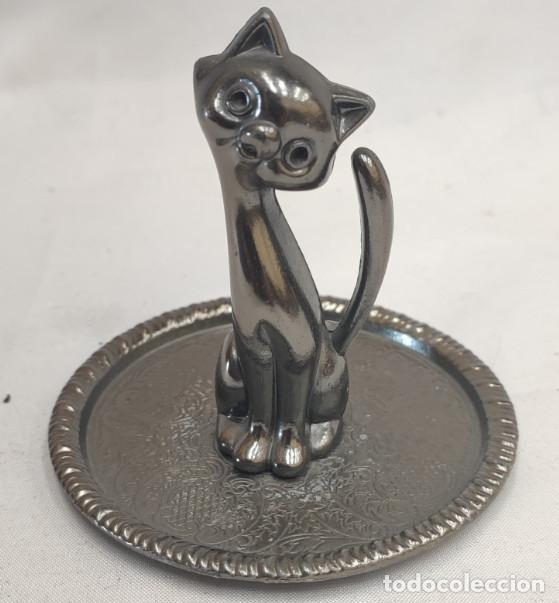 Vintage: BANDEJA CON GATO DE METAL PARA COLGAR TUS ANILLOS, PORTA ANILLOS
