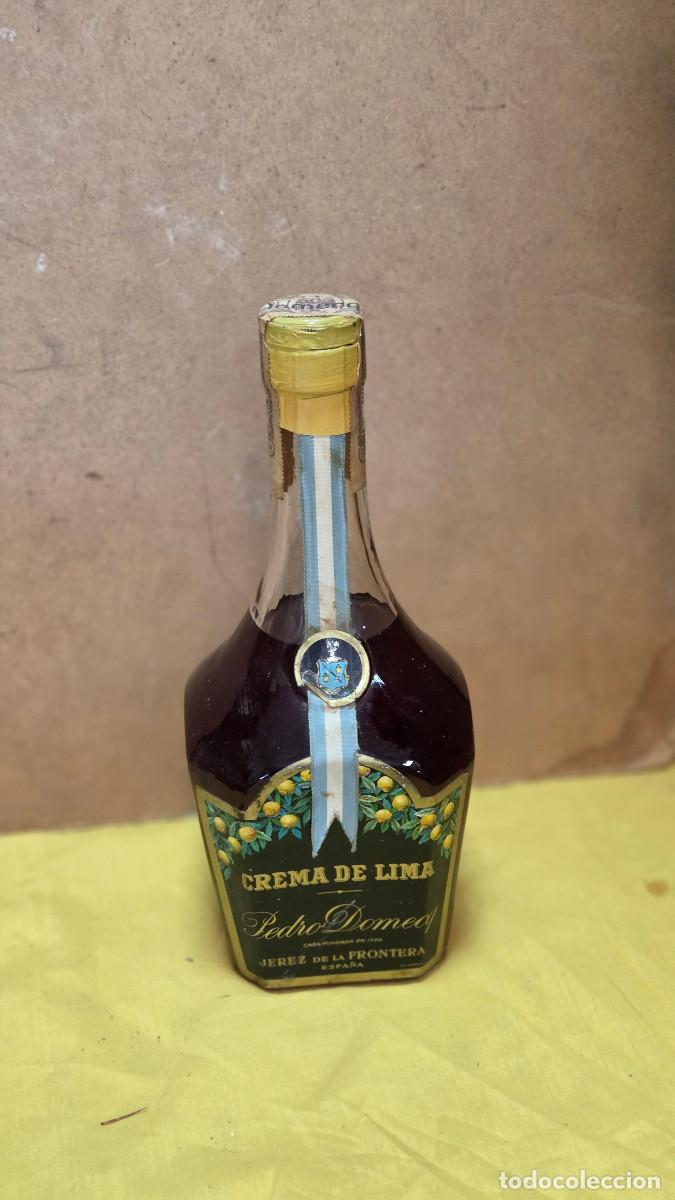 Vintage: botella de licor antigua