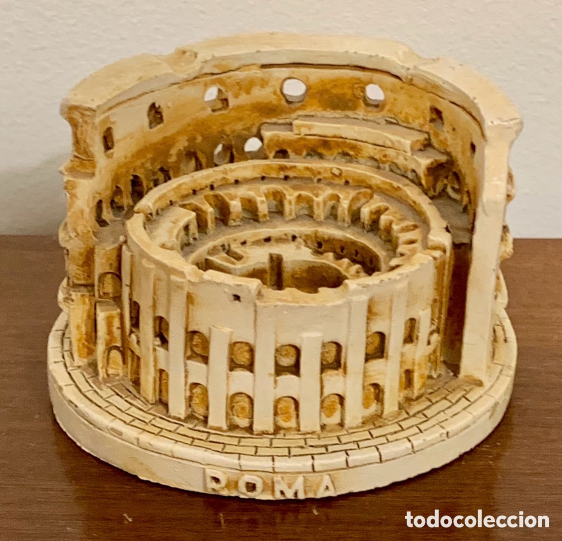 Vintage: Figura. Coliseo. Roma. Resina. Italia. A&ntilde;os 80.