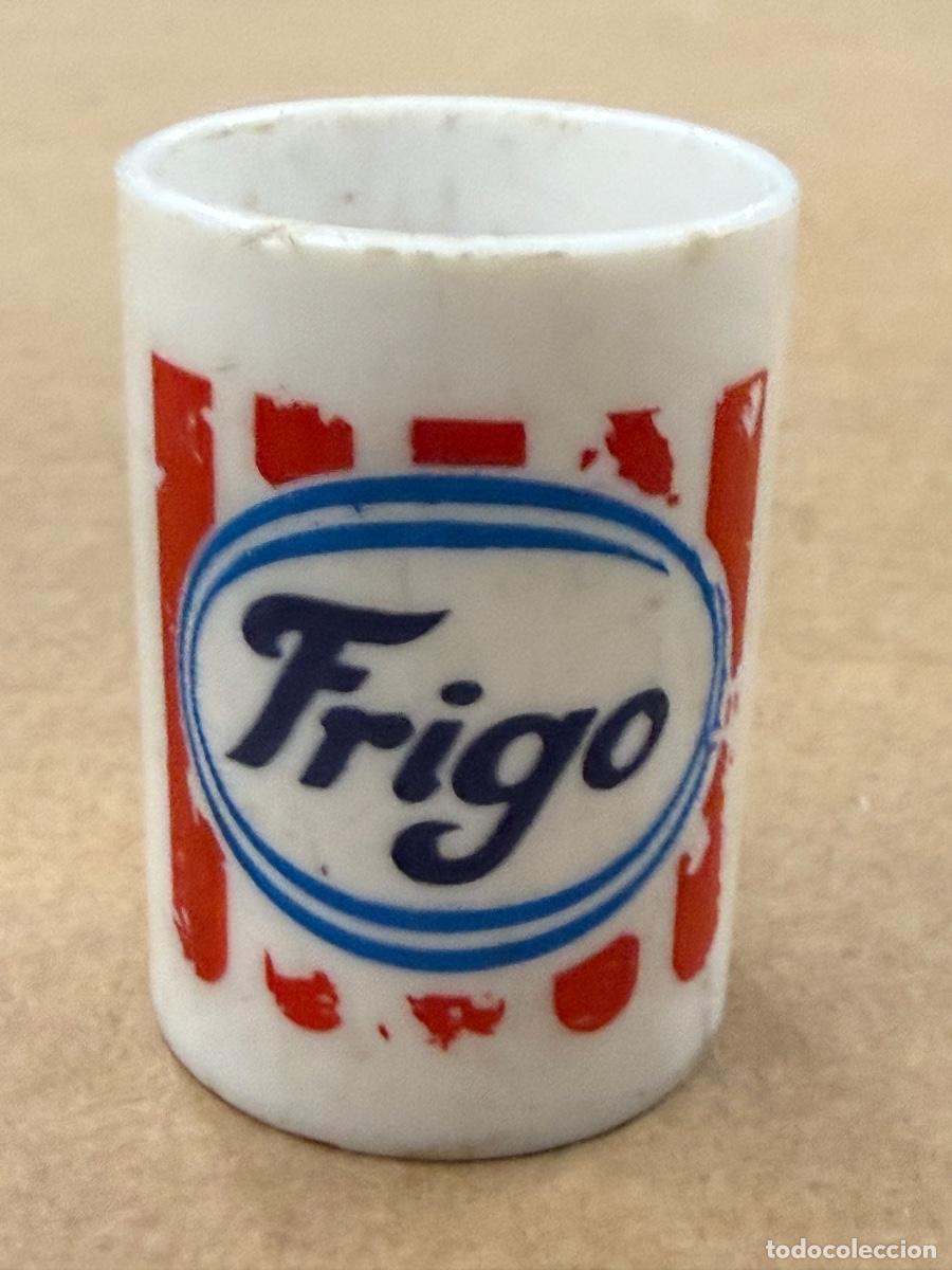 Vintage: Antiguo palillero Vintage de publicidad helados Frigo. Mide 5cms de altura. En plastico