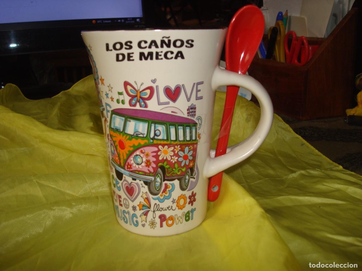 Vintage: TAZA DE CERAMICA CON CUCHARA : LOS CA&Ntilde;OS DE MECA. 13 CM ALTO. SIN USAR