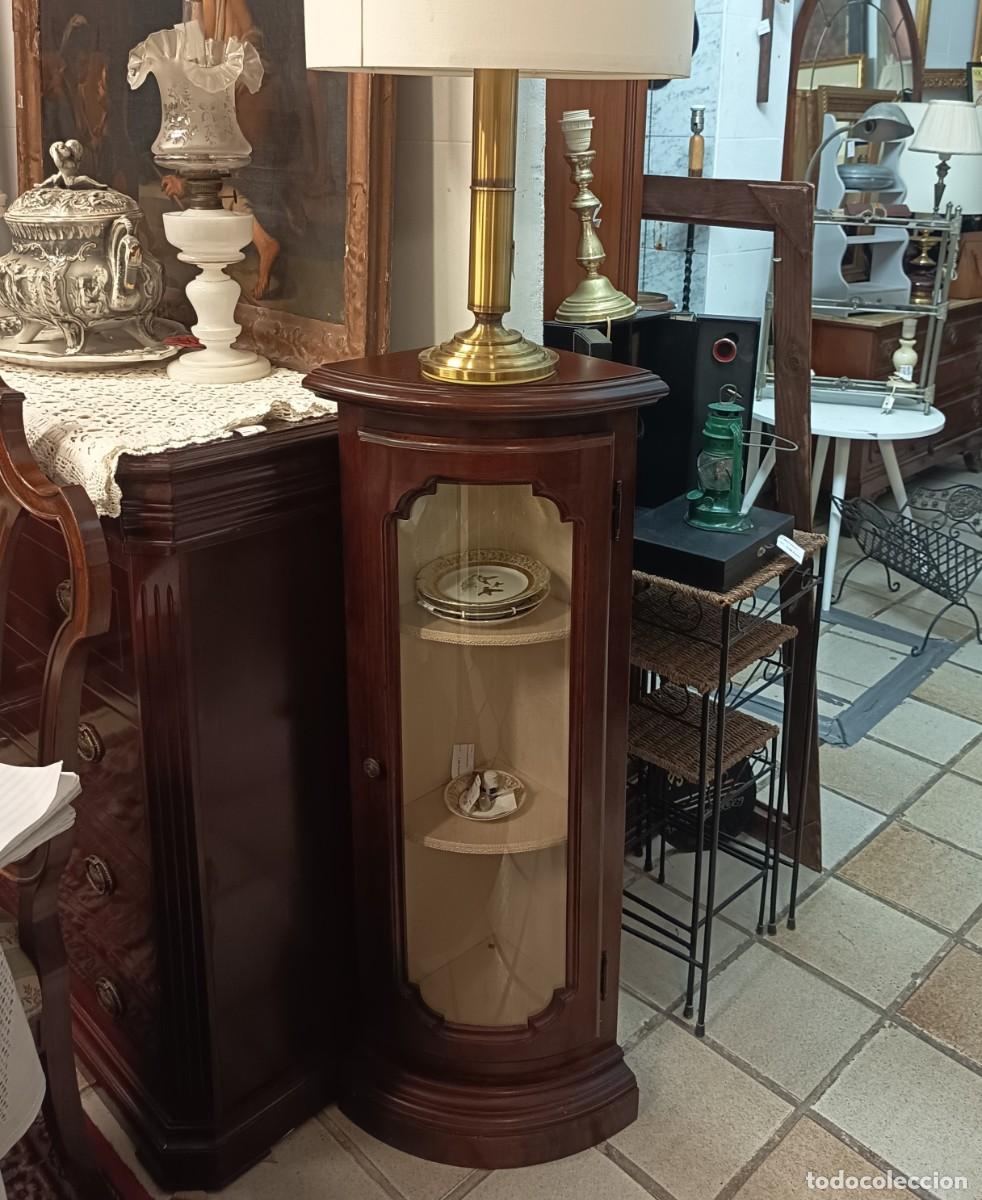 Vintage: Vitrina rinconera de madera