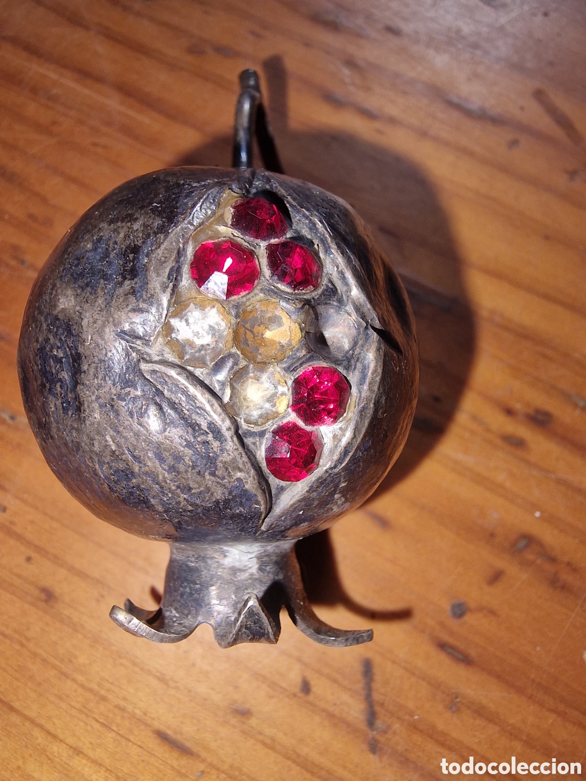 Vintage: Preciosa figura de metal,fruto granada abierta,desconozco material,vintage