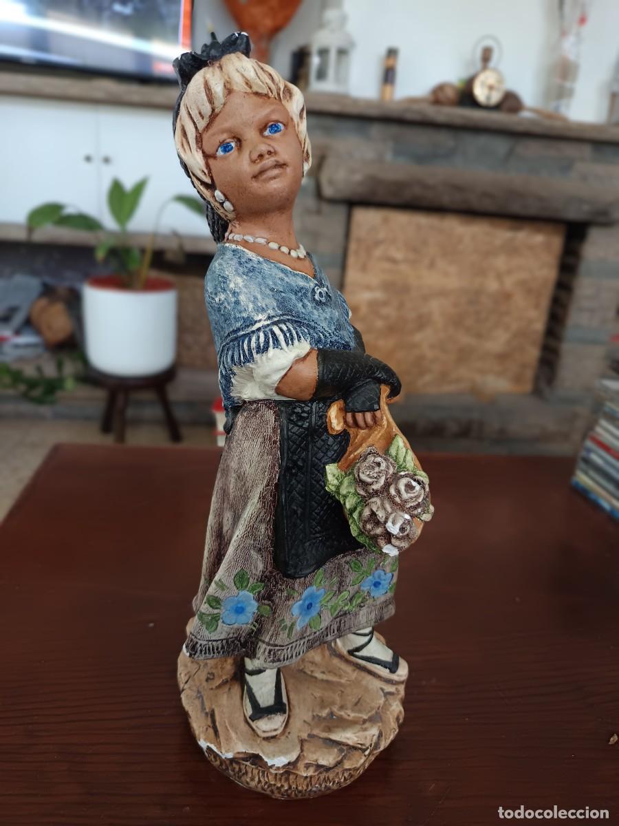 Vintage: Figura mujer catalana