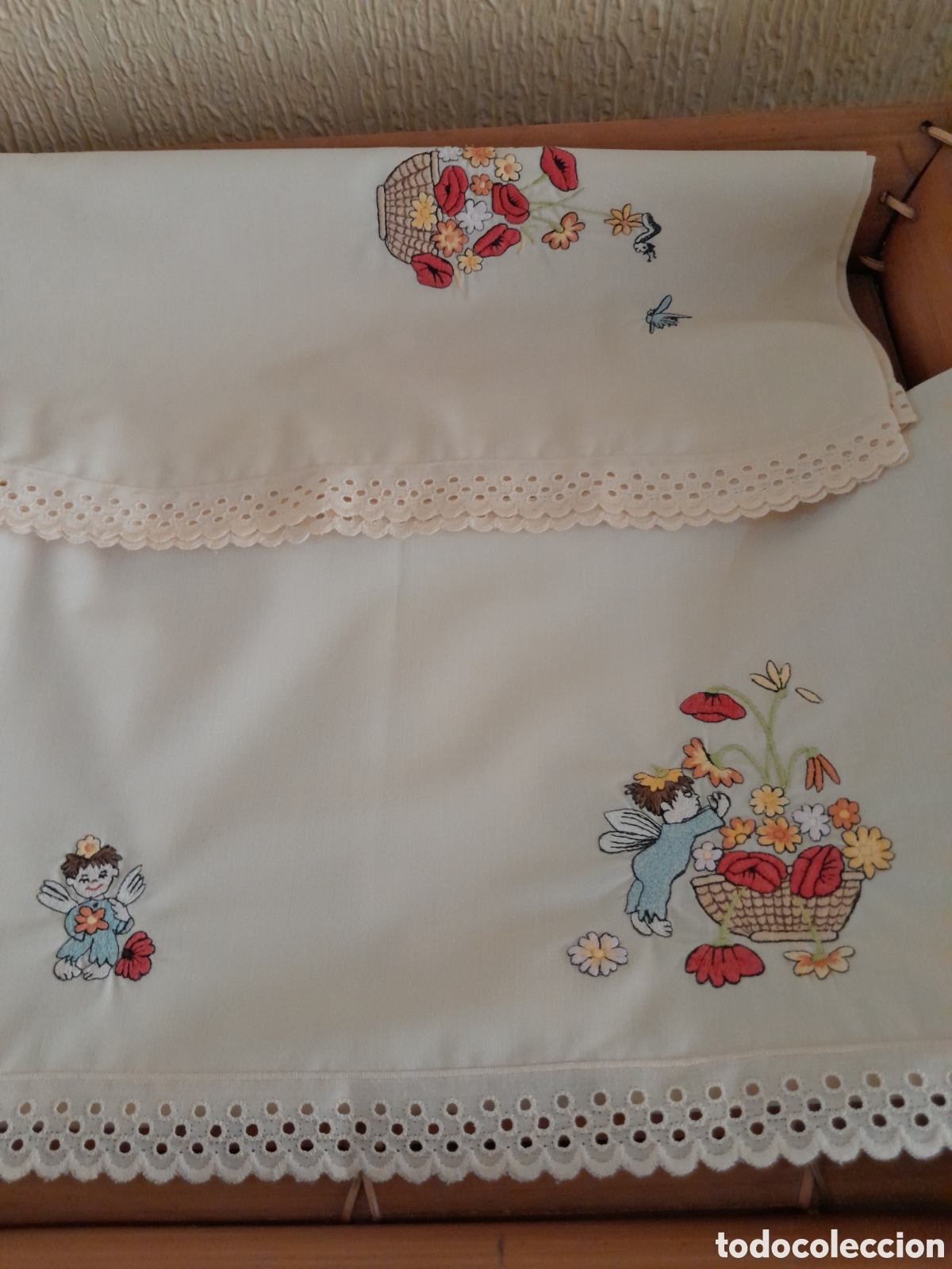 Vintage: Juego de cuna bordado a m&aacute;quina con un bonito dibujo