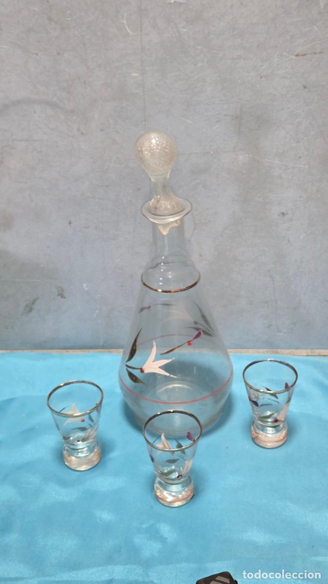 Vintage: botella y vasos de cristal