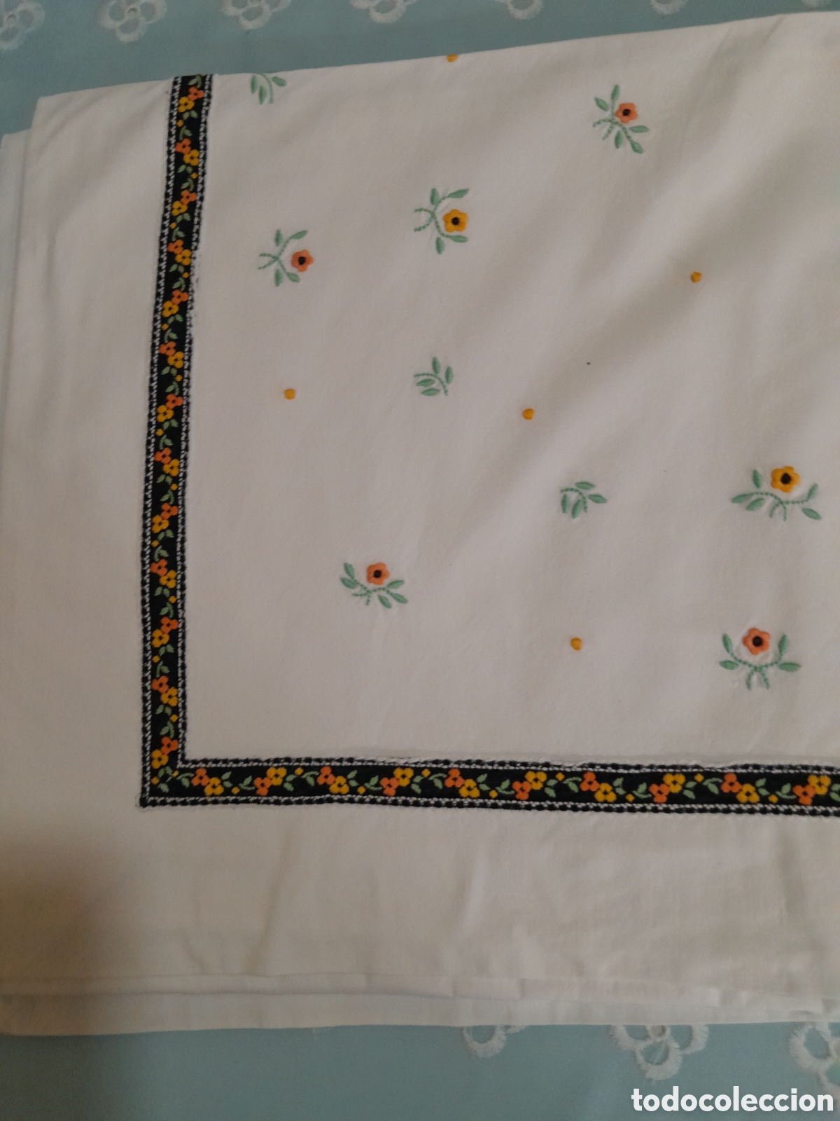 Vintage: Sabana y almohada para cama de 90 con tira de adorno y bordado a m&aacute;quina algodon %