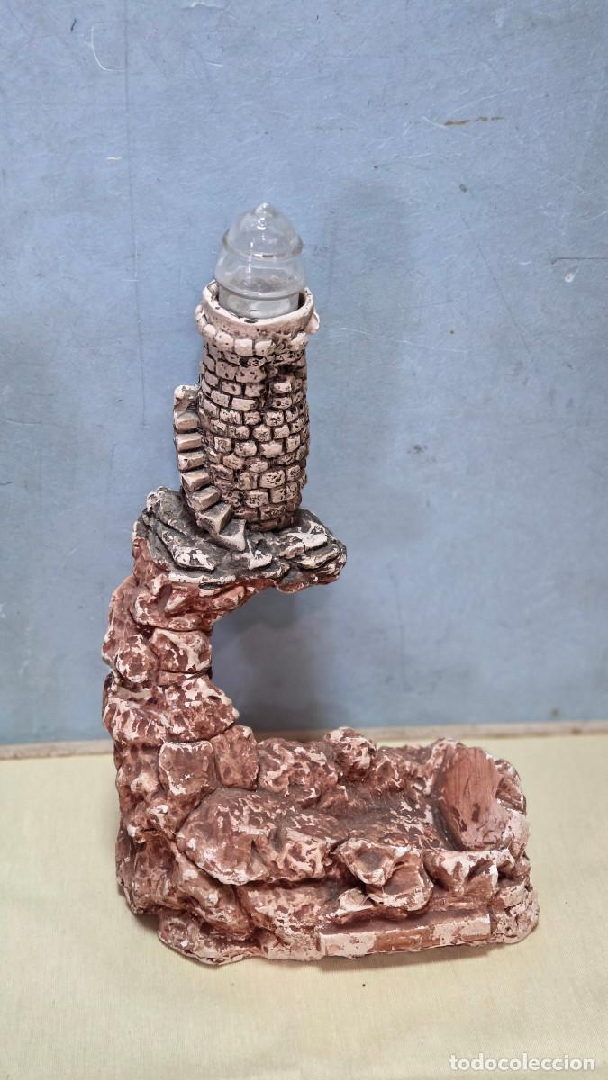 Vintage: figura de faro en rocas - Foto 1