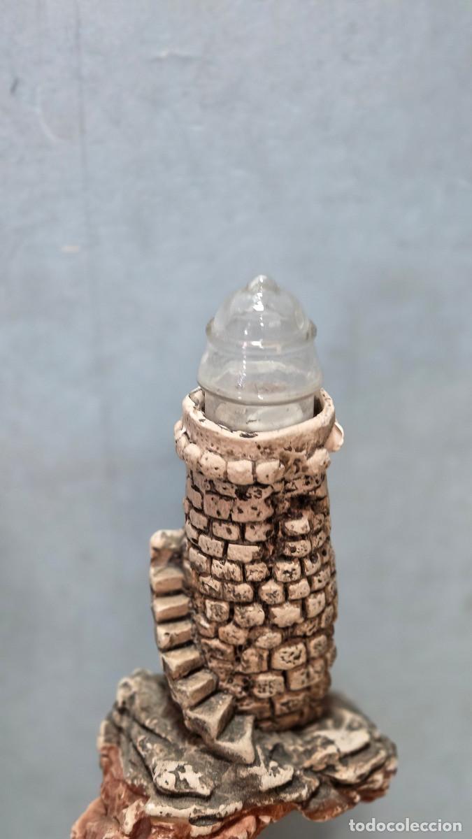 Vintage: figura de faro en rocas - Foto 2