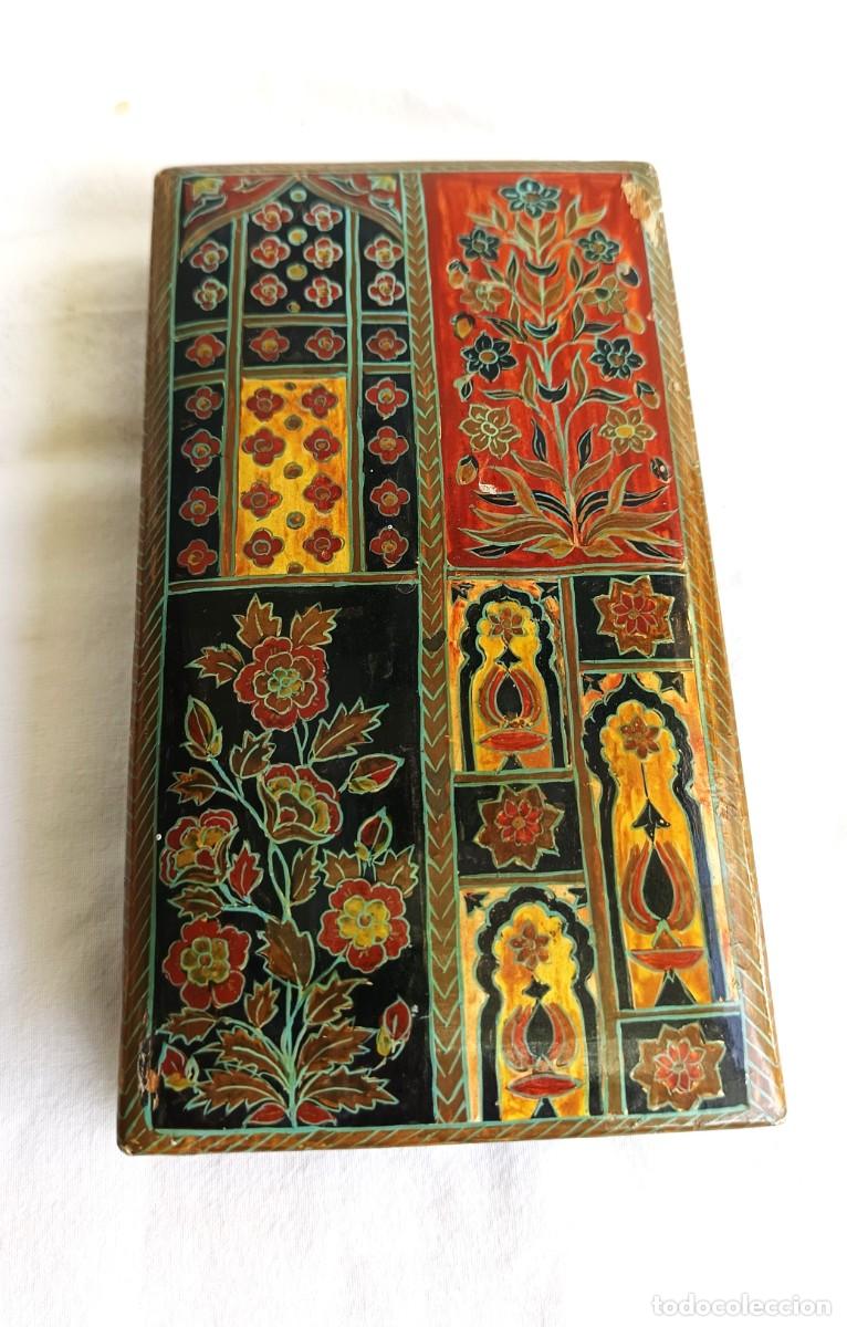 Vintage: Joyero lacado de sicomoro, pintadas a mano. Finales del SXX. India.