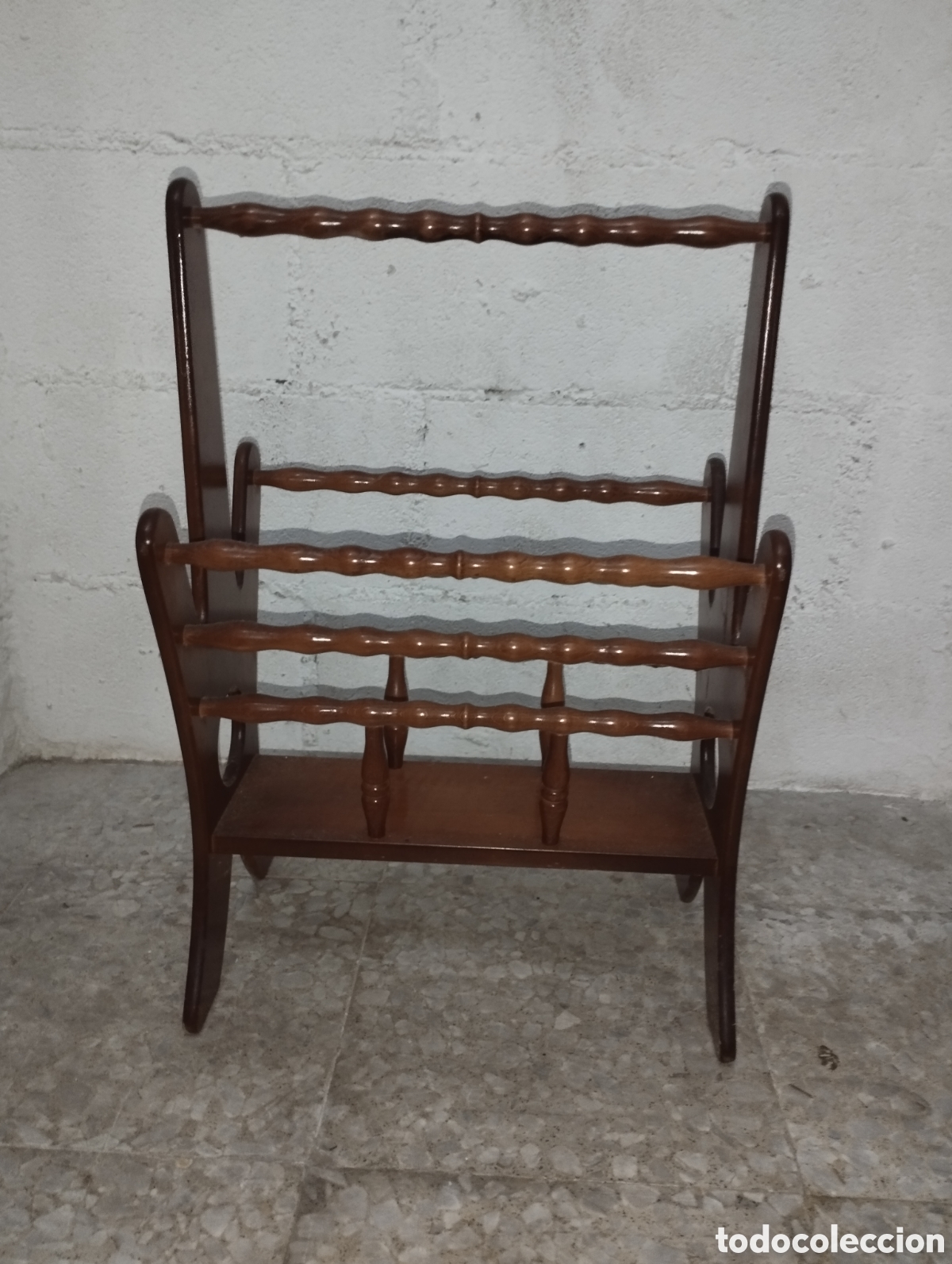 Vintage: Revistero de madera antiguo - Foto 1