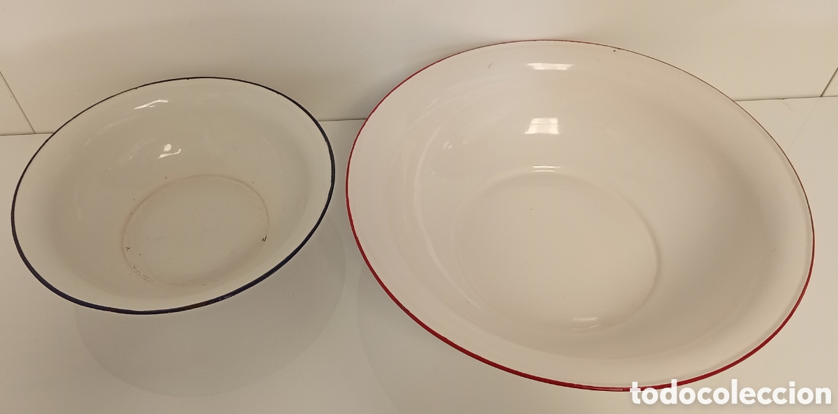 Vintage: CUENCOS BLANCOS CON BORDES COLOR AZUL Y ROJO