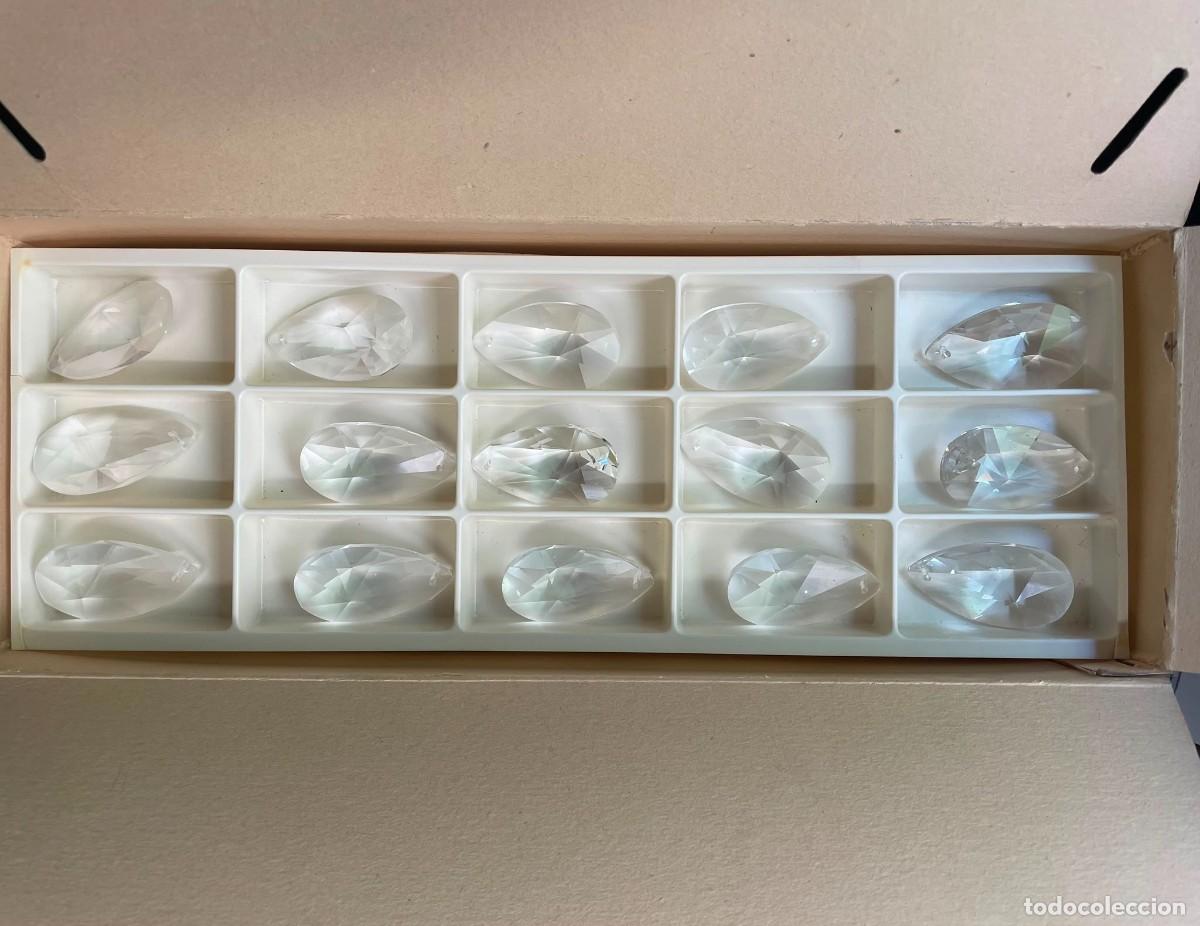 Vintage: Lote l&aacute;grimas Swarovski Strass. Caja con 3 bandejas de 15 l&aacute;grimas (45 en total) 50 x 29 mm